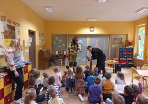 Dzieci i strażacy