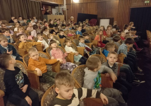 przedszkolaki w teatrze